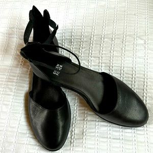 NWT Eileen Fisher flats